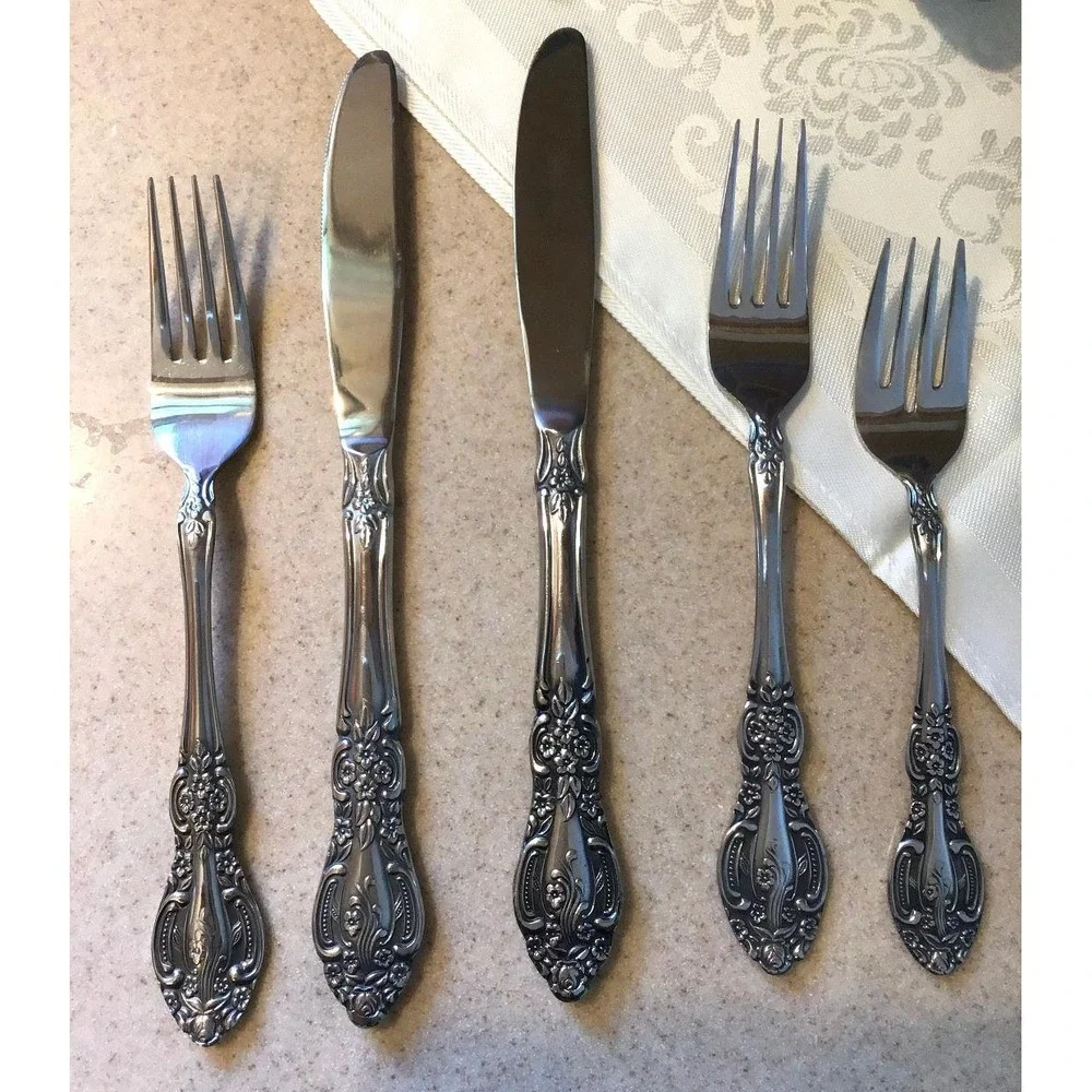 Vintage Oneida Michelangelo Victorian Flatware Set Silverplate 40 Pieces